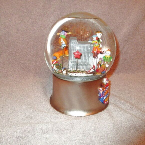 Macy's 60th Anniversary Thanksgiving Parade Musical Snow Globe Floats Glitter - Picture 5 of 13